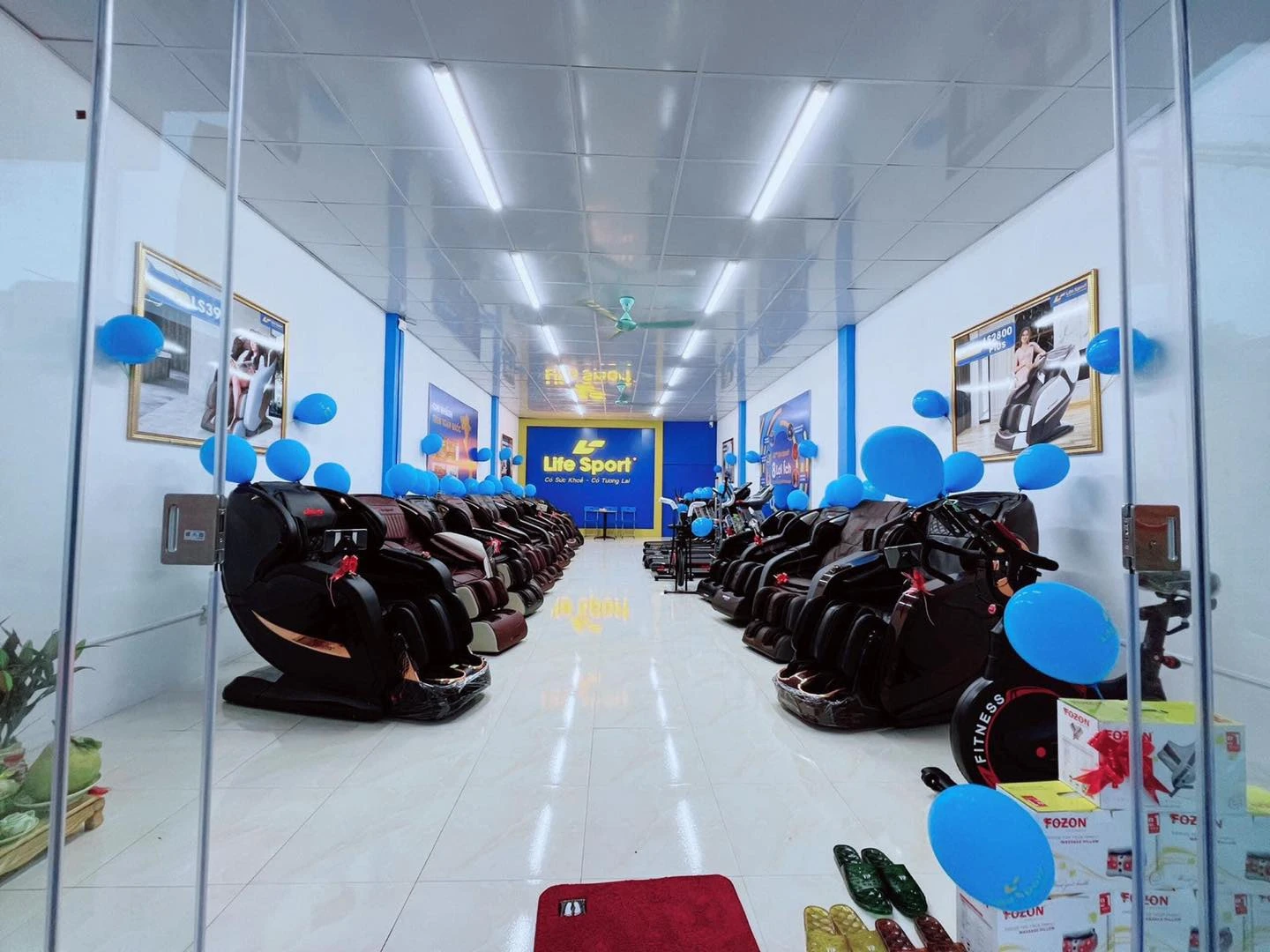 Ghế massage tại cửa hàng