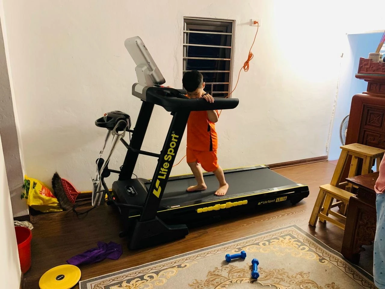 Máy chạy bộ đa năng có giá từ 10 đến 20 triệu đồng