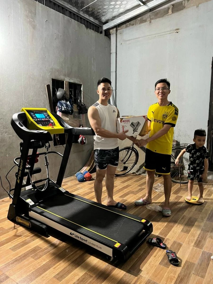 Máy chạy bộ cao cấp có giá thành trên 20 triệu đồng