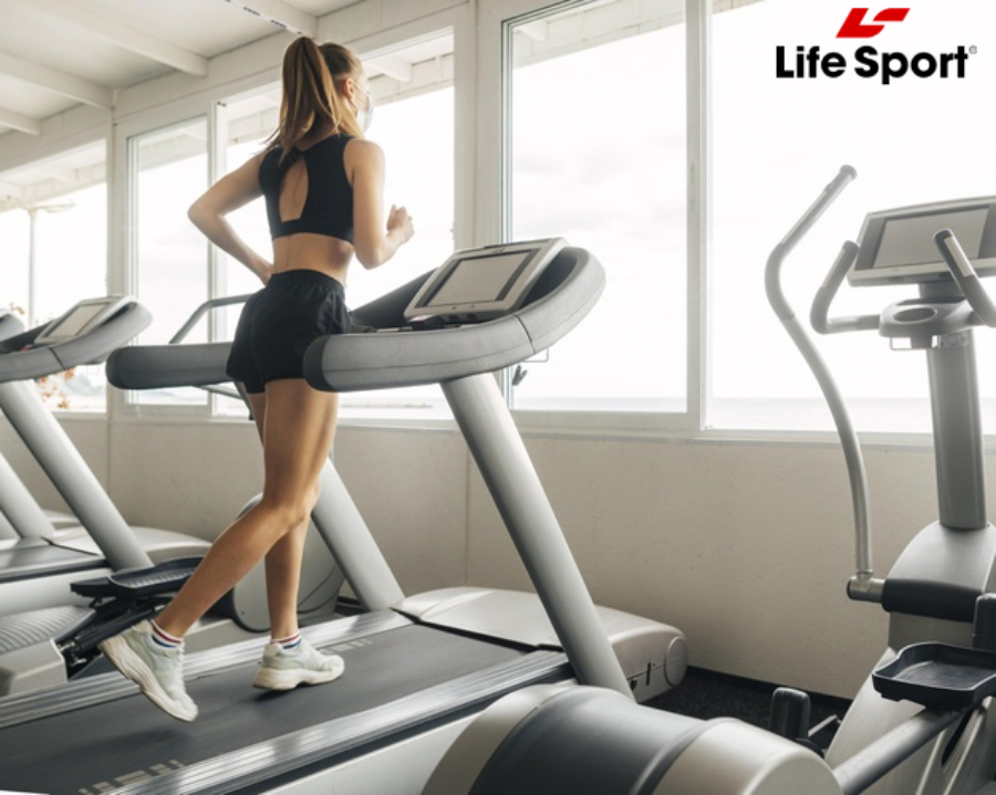 Cùng máy chạy bộ LIFESPORT rèn luyện sức khỏe, phòng chống dịch bệnh