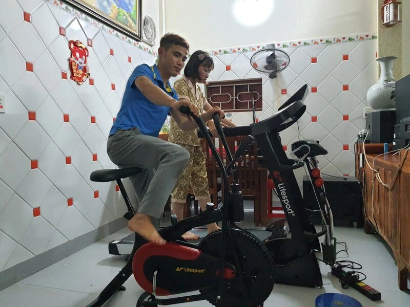 Đạp xe kết hợp hít thở đều đặn