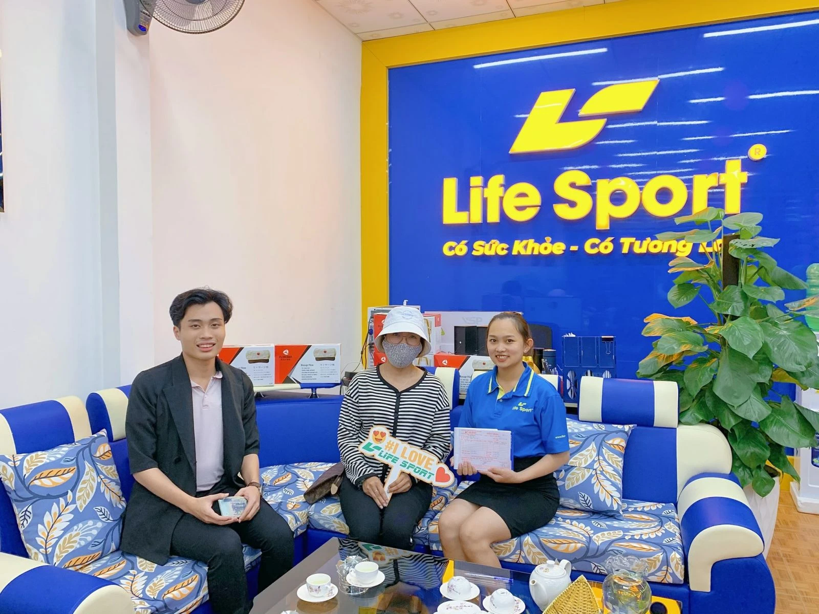 Cửa hàng Life Sport bán ghế massage chính hãng