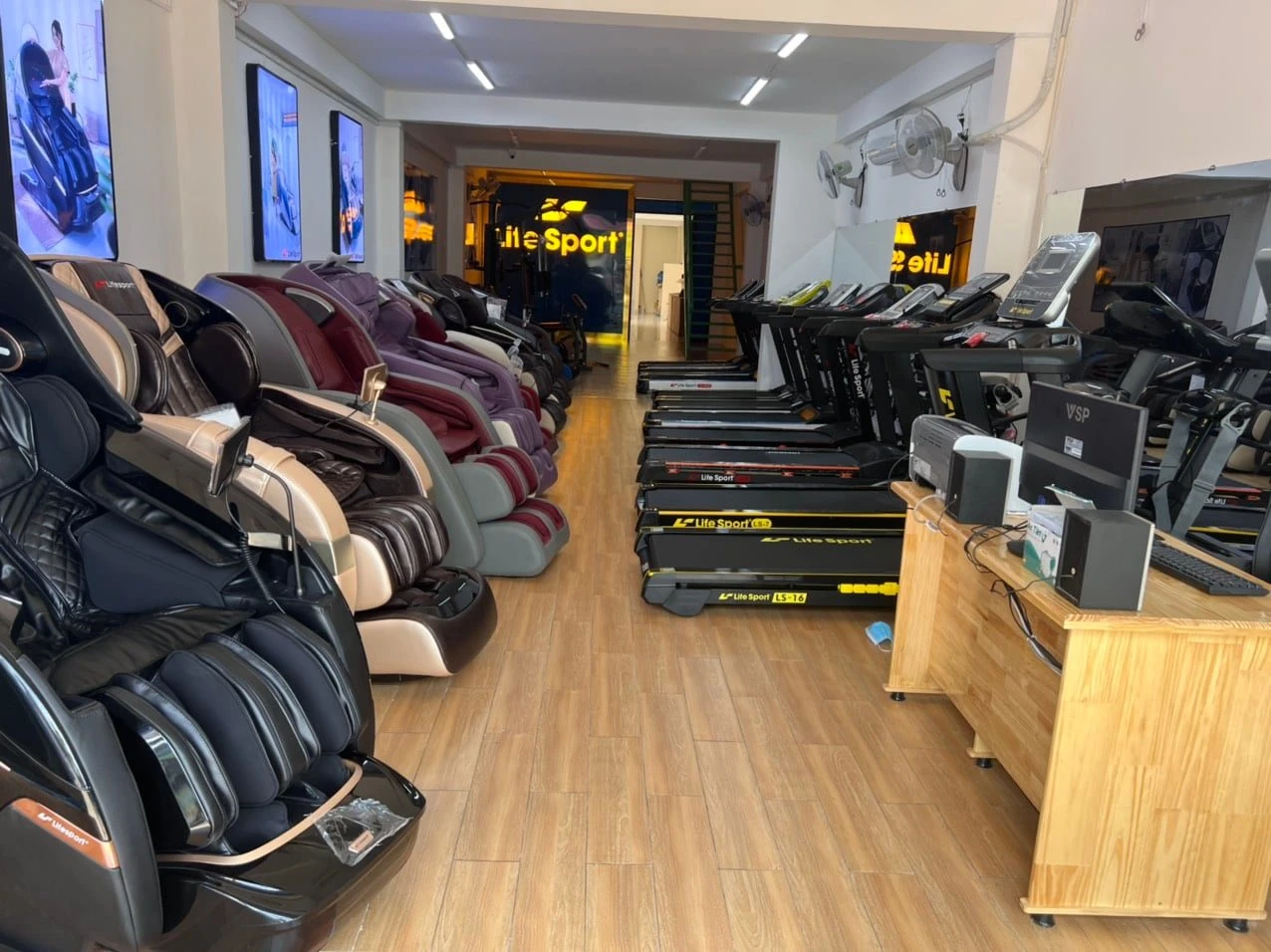 hình ảnh thực tế tại cửa hàng