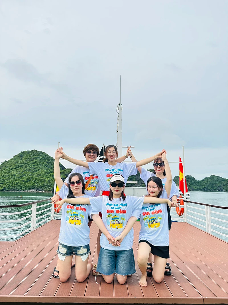 Hội chị em chúng mình