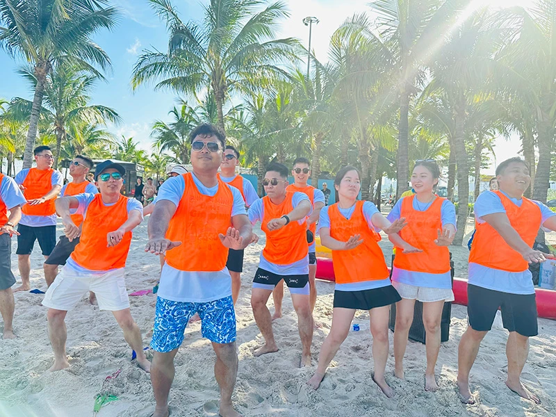 Cháy hết mình trên bãi biển