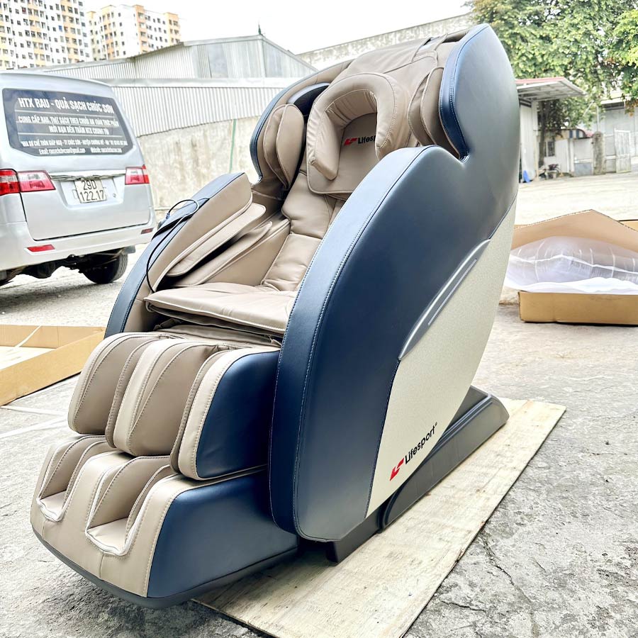 Giao Ghế Massage Lifesport LS-2200 Cho Anh Chiến Tại Hà Nội