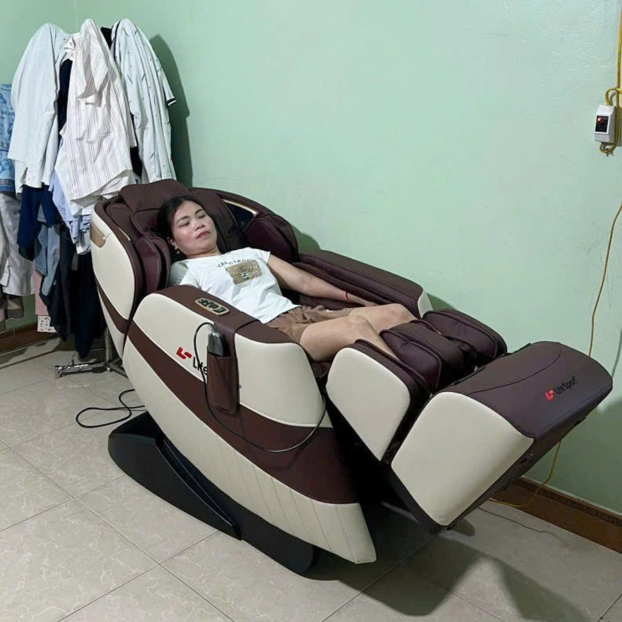 Anh Hậu Ở Nam Định Mua Ghế Massage LS-789 Về Tặng Vợ