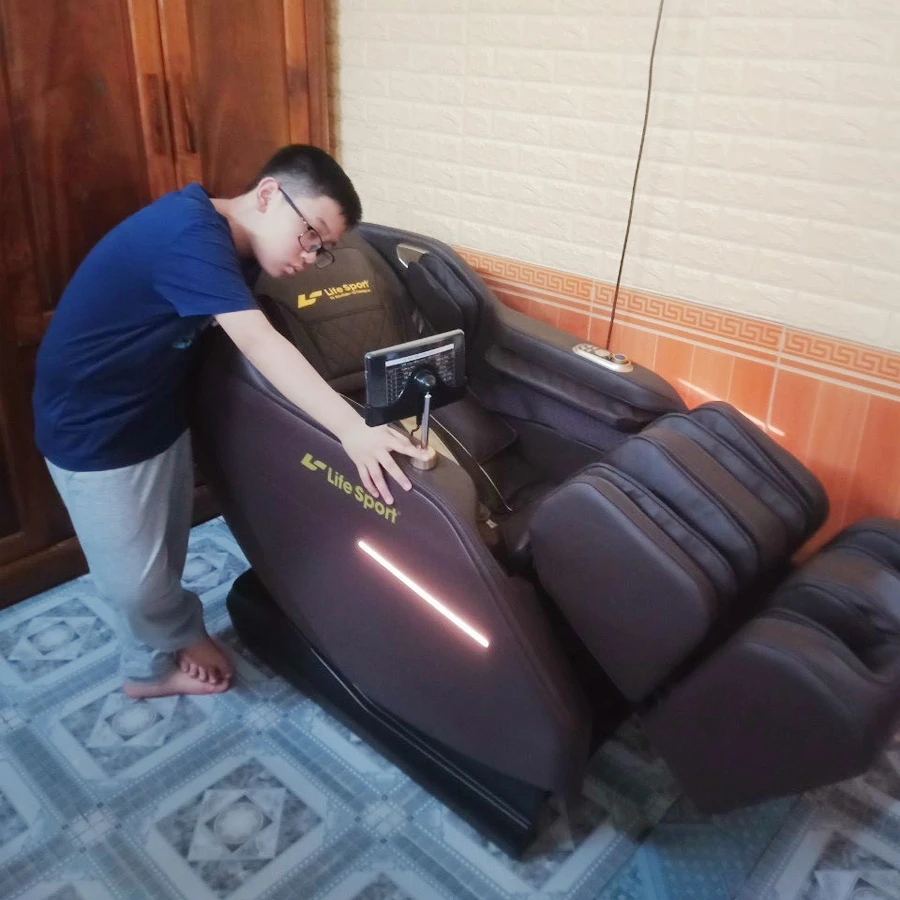 Giao Ghế Massage Lifesport LS-369 Cho Chú Thái Tại Đồng Nai