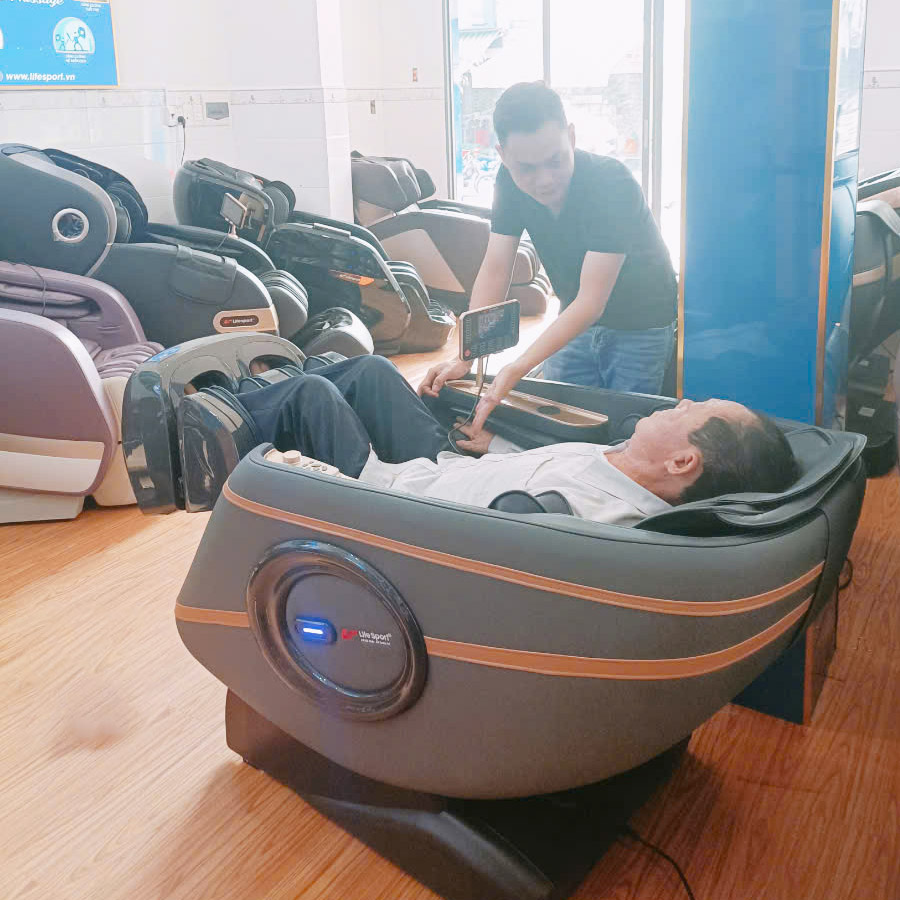 Giao Ghế Massage Lifesport LS-339 Cho Chú Thắng Tại TP.Hồ Chí Minh 