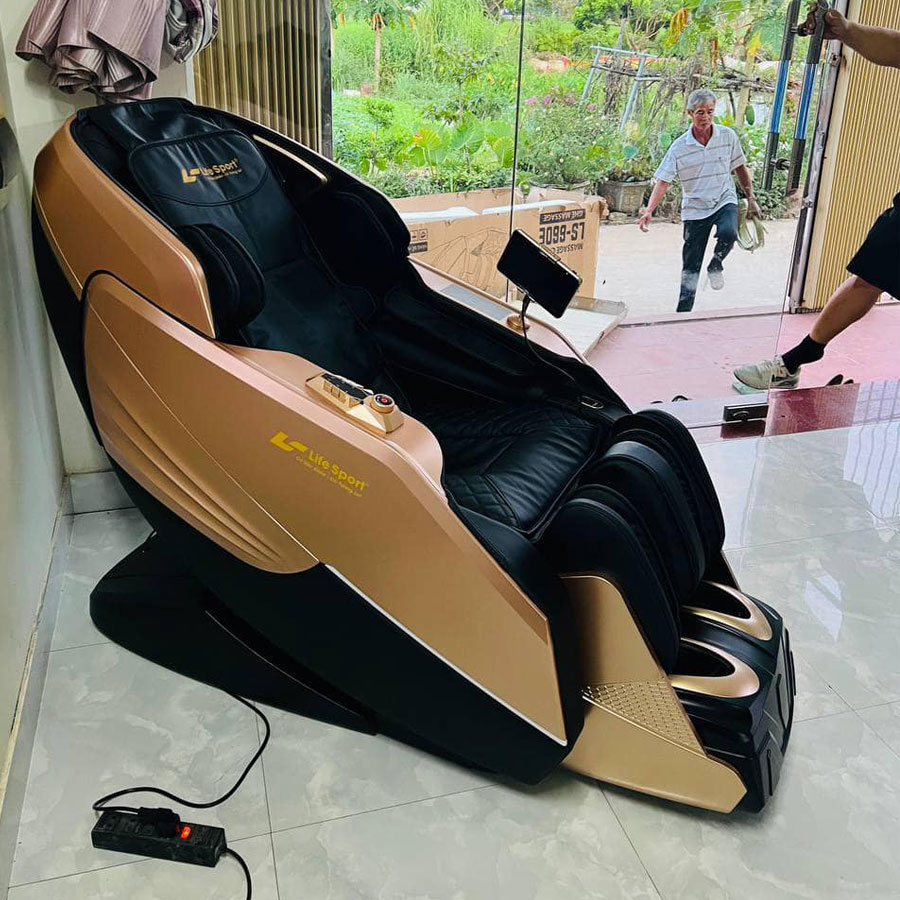 Giao Ghế Massage Lifesport LS-660E Cho Cô Xuyến Tại Bắc Ninh 